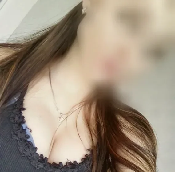 Emma, 26