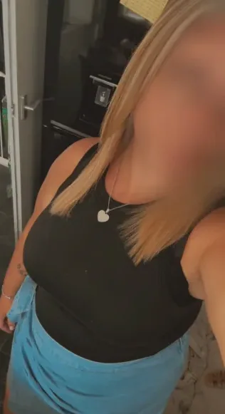 Leonie, 28
