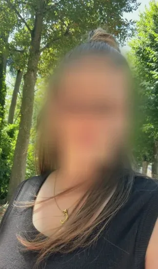 Manuela, 29