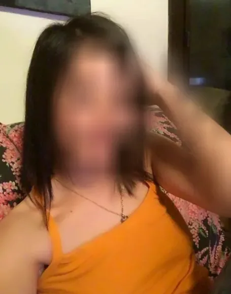 Viktoria, 32