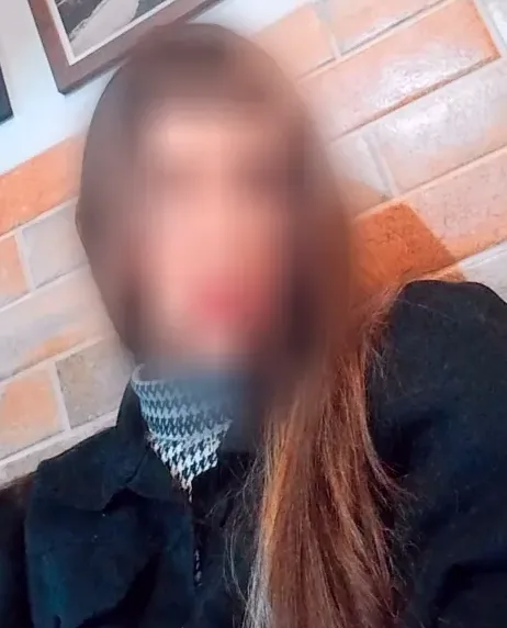 Vivien, 25